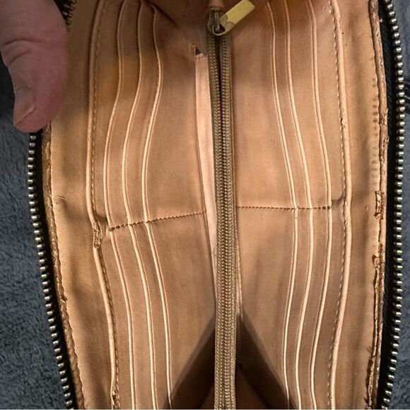 Fossil Black Leather zip around wallet - Picture 8 of 8